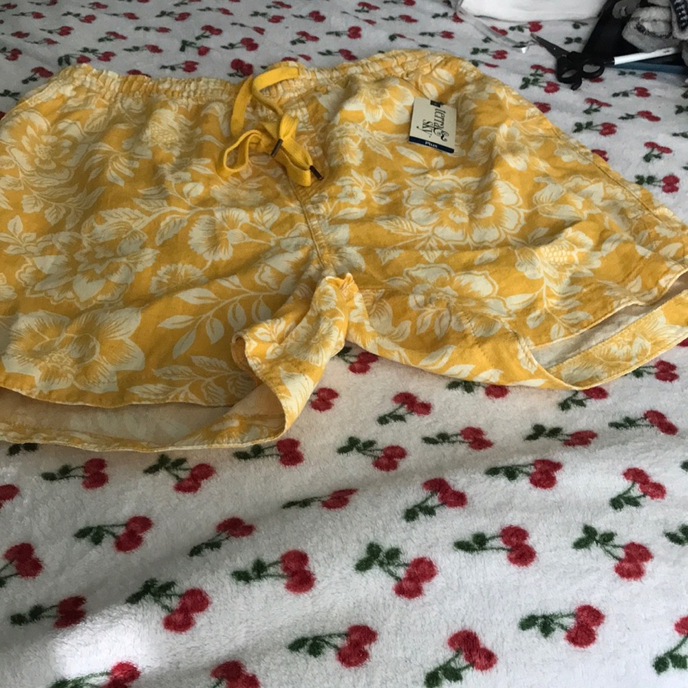 TERRA & SKY NWT 55% linen/45% rayon shorts. Made in Bangladesh